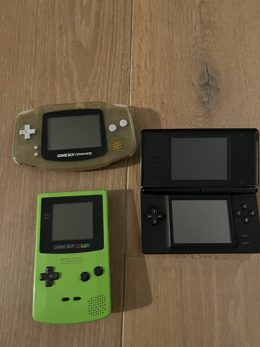 ramoness85's tweet photo. @RaymondTeVe De handhelds :) https://t.co/EPAkJaofra