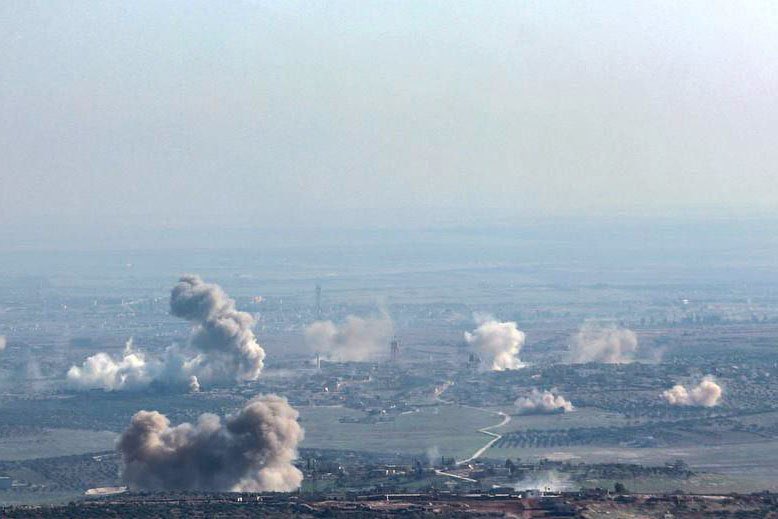 RoiLopezRivas's tweet photo. 💥🇸🇾🇷🇺 Imágenes de los bombardeos aéreos sirios y rusos contra cuarteles generales de mando y líneas de retaguardia de los terroristas en el norte de Siria. https://t.co/IAZpWYYqgc