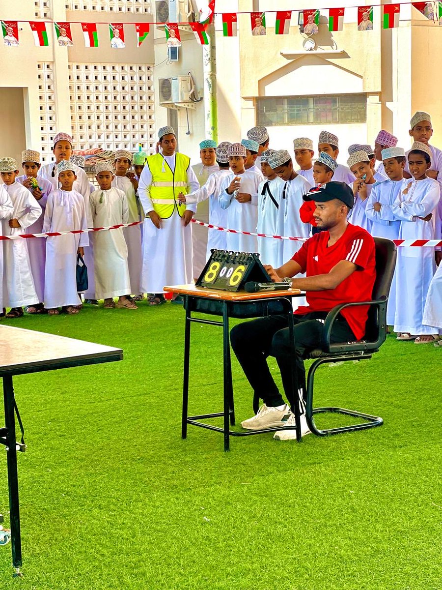 جماعة الرياضة المدرسية تختتم منافسات دوري تنس الطاولة لطلاب المدرسة في مباراة نهائية جمعت بين الطالبين قصي الشكيلي وزكريا الشكيلي 🏓.
#تعليمية_الداخلية
#التحول_الرقمي