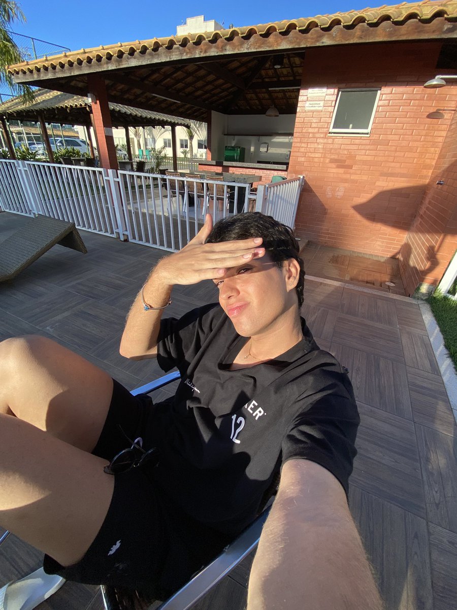 rickiinhu's tweet photo. calor do carai https://t.co/q38bNHKrcE