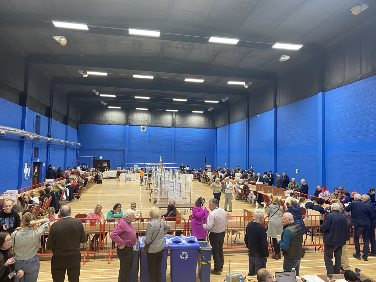 Gaillimh Thiar. Níl aon duine tofa fós.
9 as 17 sa rás go fòill.
Fanacht ar an 9ú Comh.
Farrell SF 9,093
Connolly C, NS 8,120
Grealish Noel, NS 7,702
Connolly J, FF 7,624
Thomas N, Èire NS 6,673
Naughton H, FG 6,473
Kyne S, FG 5,600
⁦<a href="/NuachtTG4/">Nuacht TG4</a>⁩ #Vóta24