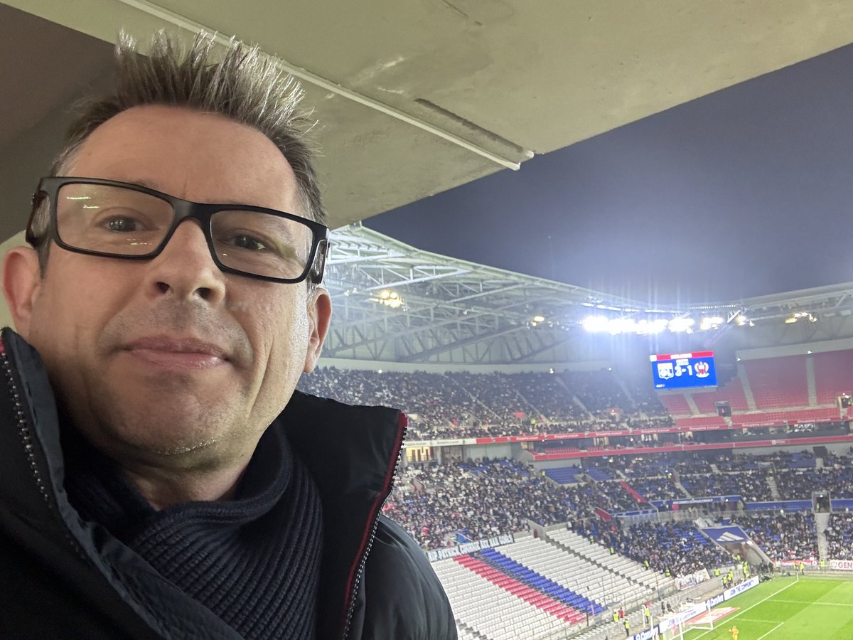 Philoulyon's tweet photo. Une fin de mi-temps de feu pour #OLNICE,
2 buts et un poteau sur un magnifique tir.
Allez, ça va le faire ! 3-1 à la mi-temps, c’est possible ! https://t.co/JyqFKeiMV4