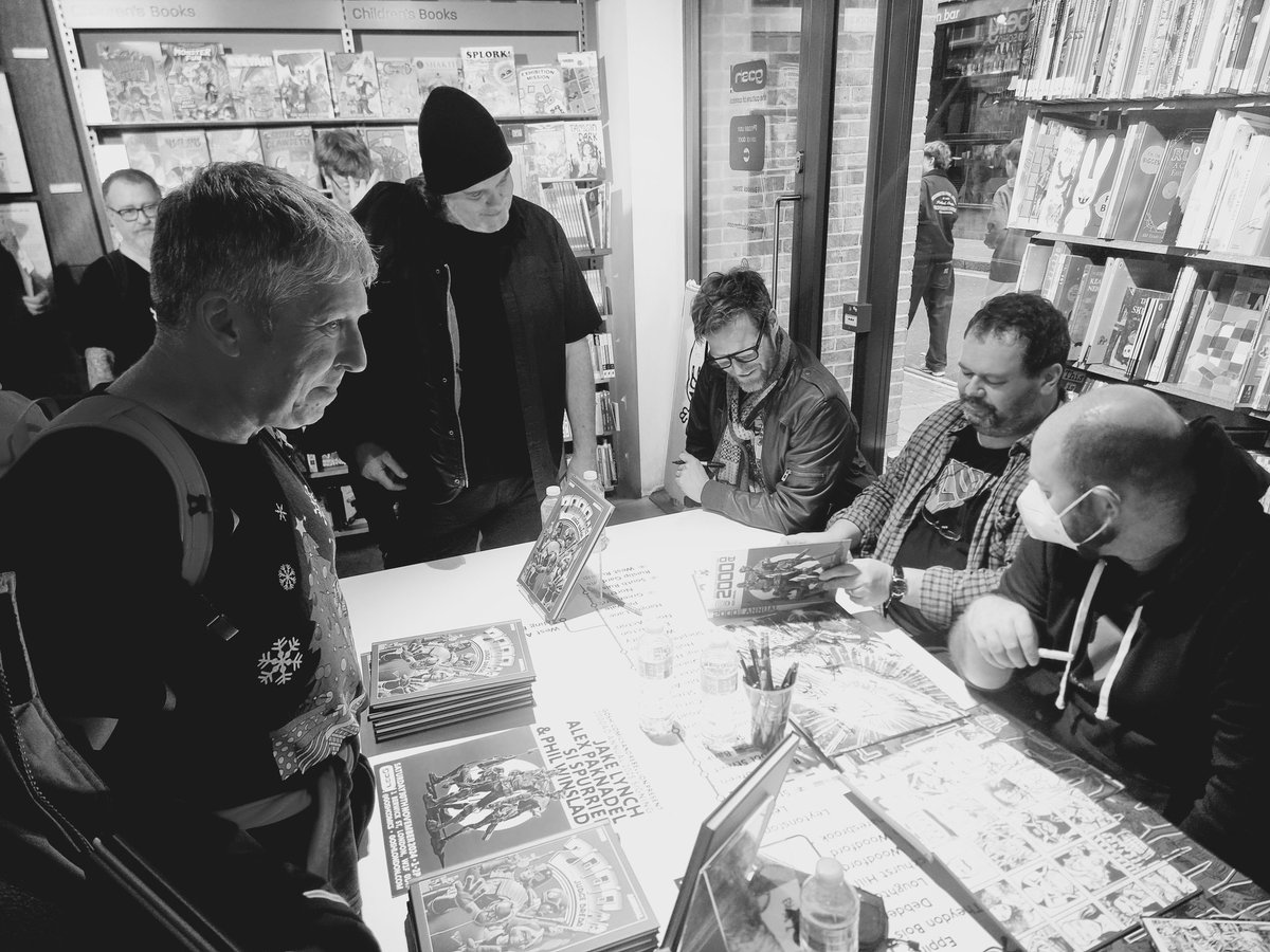 2000adSouthern's tweet image. Mega thanks to @GoshComics for their 2000AD annual signing yesterday 👍
@sispurrier @ArtDroid_Lynch @AlexPaknadel & Phil Winslade did not disappoint, as they signed everything put in front of them and chatted with everyone.
Remember, get along to a signing, if you're able to!