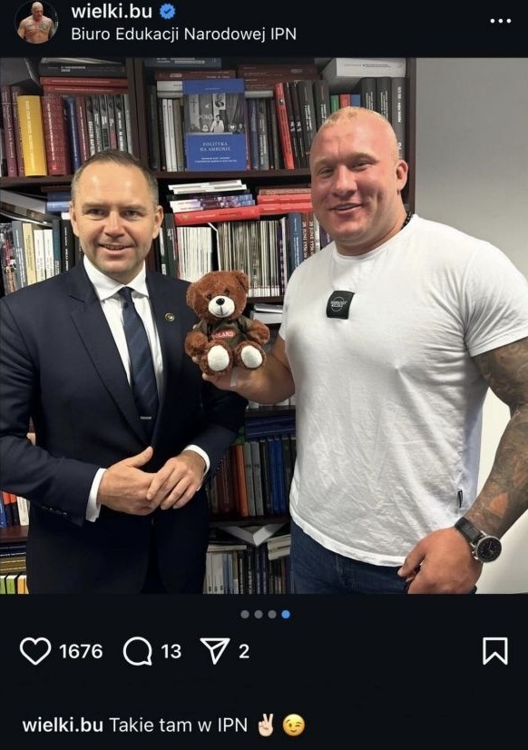 GdumZgJW0AAaYHr?format=jpg&name=900x900