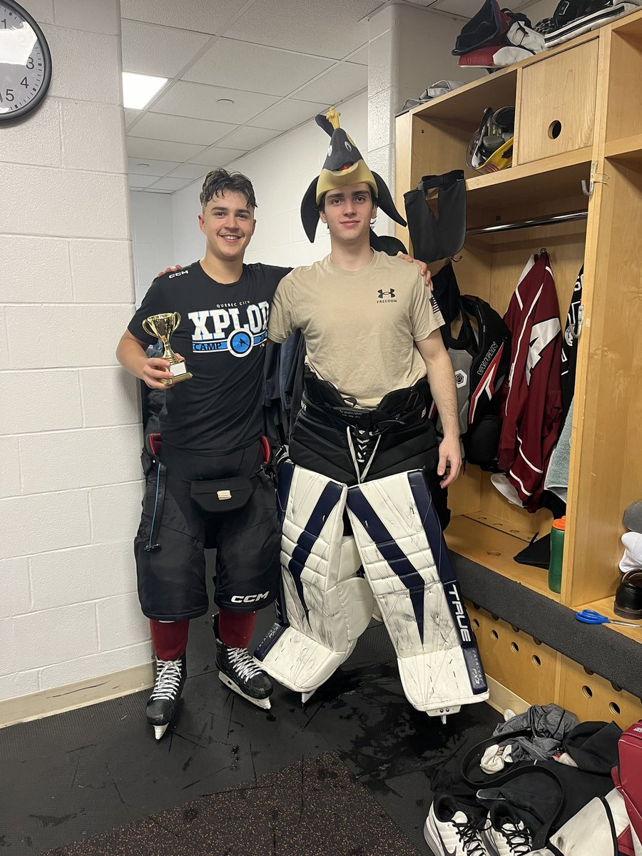 TABORPUCK's tweet photo. Seawolf of the Game: Vinnie D’Urso. Stood on his head and finished with 41 saves🧱🧱

Nuts and Bolts Award (grit award): Victor Desrochers 🙅

#glueguys https://t.co/OjPoFEnVLP