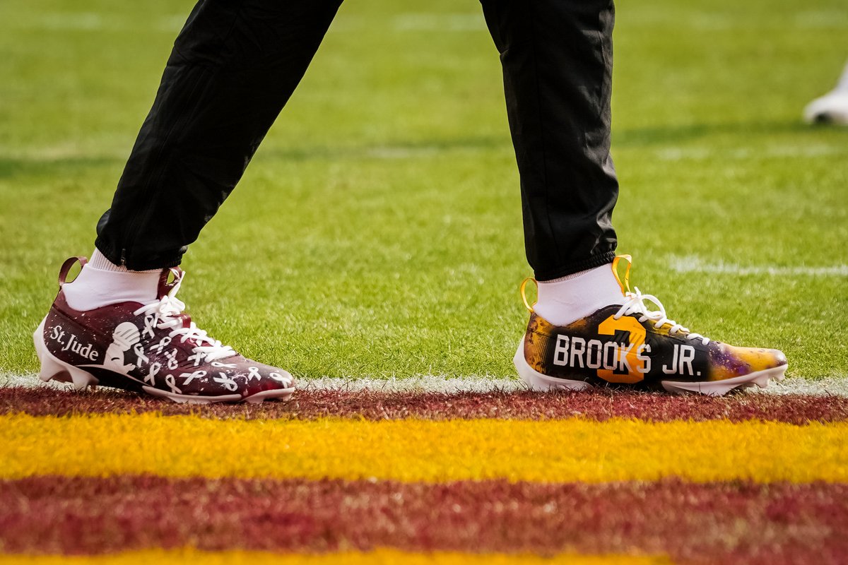 Commanders's tweet photo. Cleats for a reason #MyCauseMyCleats https://t.co/nPHy91cHAr