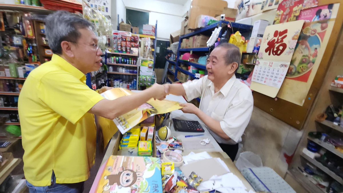 simkuihian's tweet photo. Is that time of the year to share Dr Sim’s Calendar 2025 @ N14 Batu Kawa.  A tradition started since 2017.

Thanks #TeamDrSim for helping to distribute again. 

#SarawakFirst
#jagasarawakbait2
Skh🐝 https://t.co/4uGS6SOjss