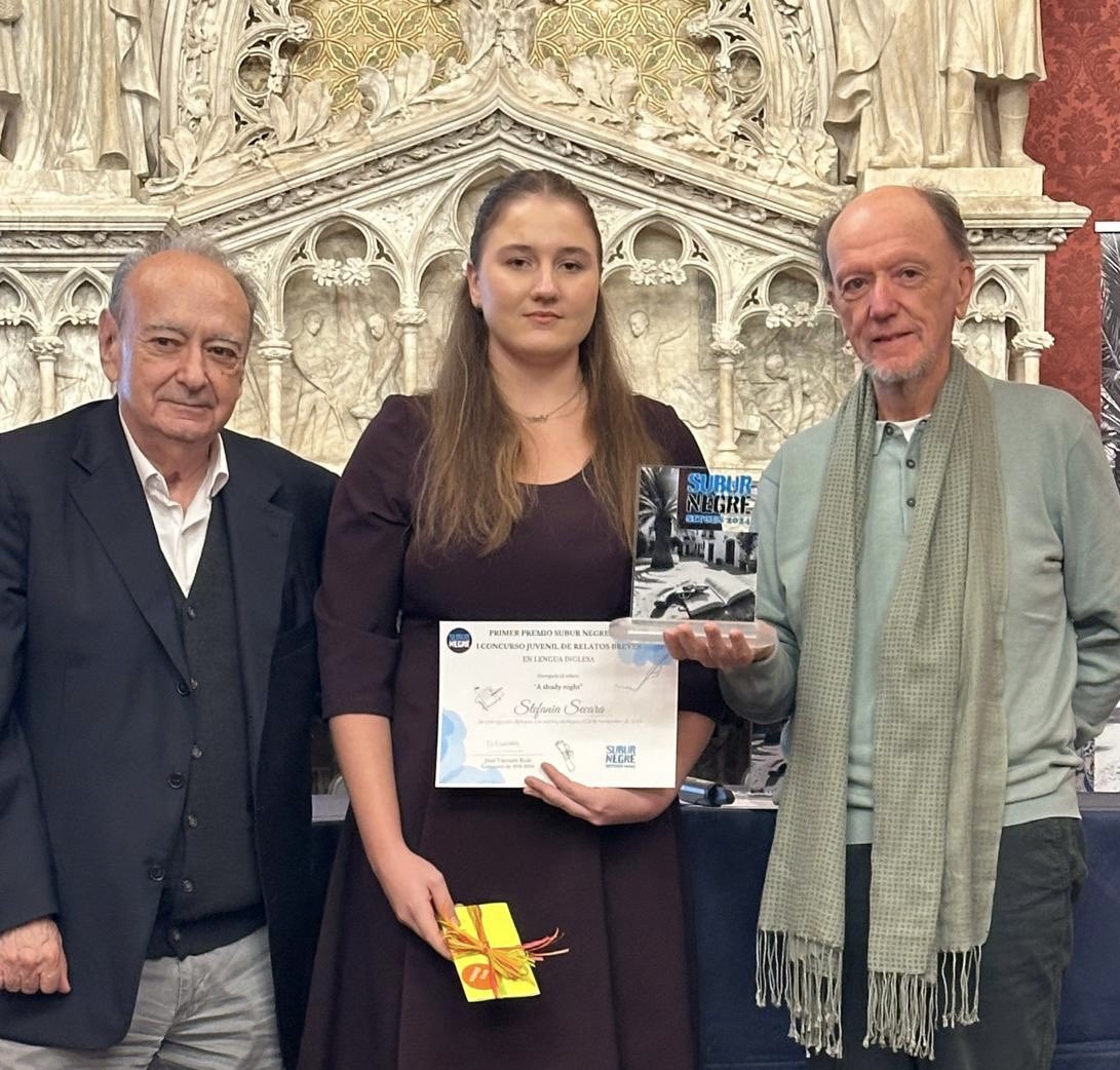 Setmana de premis (I) : Stefana Secara, alumna de 2n de Batxillerat de l’ <a href="/sitges_vinyet/">Institut VINYET. Sitges</a> ha guanyat el primer premi SUBUR NEGRE en la categoria juvenil de relats breus en llengua anglesa que organitza l’associació literària Subur Negre Sitges.
Moltes felicitats!