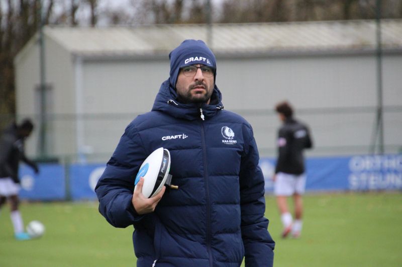 The hidden hero of the pitch – the video analyst. 📹✨ Every analysis, every frame shapes the strategic strength of the team. Drawing the path to victory through numbers and images, their invisible decisions determine the game’s chances. With Pixellot, these brainpower heroes