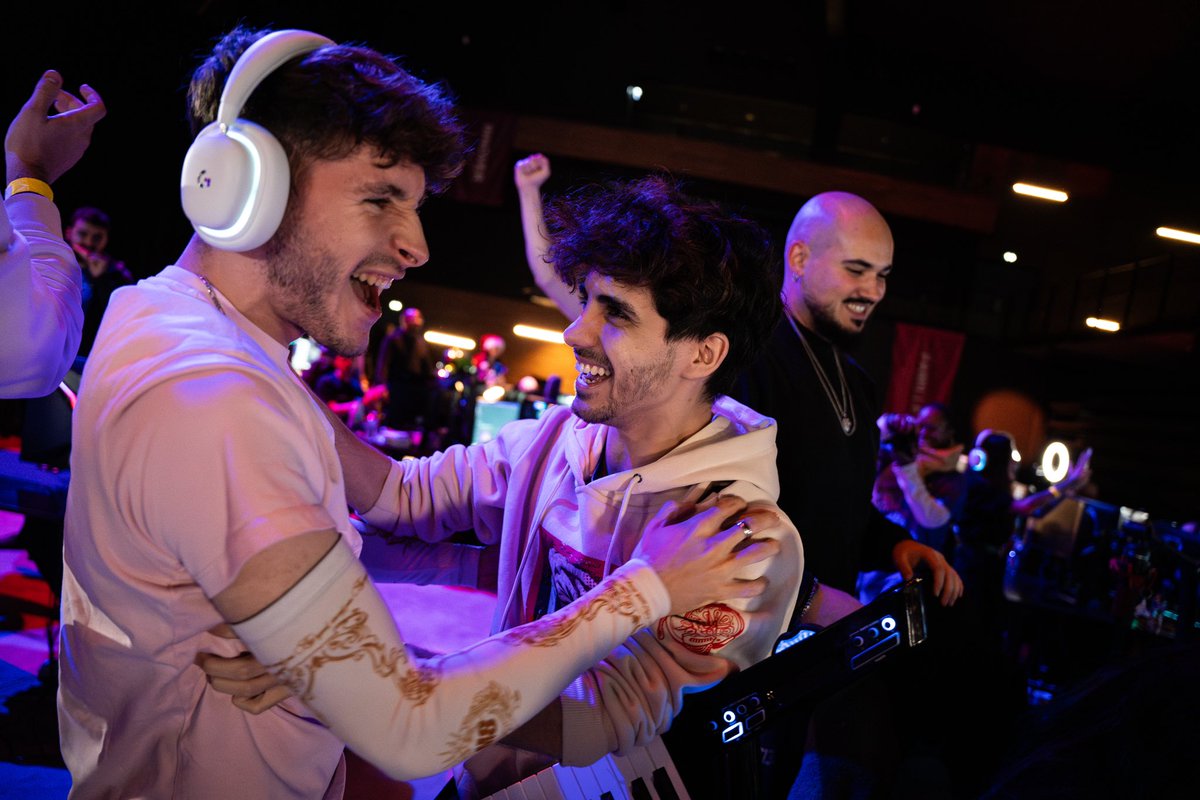 Clap de fin du Téléthon Gaming 🎬

360.614€ récoltés au total pour faire avancer la recherche et changer des vies (comme celle de Benjamin, on t’aime 🧡)

C’était encore une fois un event incroyable à vos côtés. J’ai rencontré encore des personnes géniales et passé des moments