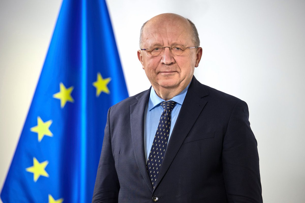 🇪🇺 EU Defence and Space (@defis_eu) on Twitter photo The new <a href="/EU_Commission/">European Commission</a> starts today!
For the next 5 years, <a href="/KubiliusA/">Andrius Kubilius</a> will be at our helm. 🙌
We will work on:
☑️ fostering an innovative 🇪🇺 defence & space industry
☑️ creating a true Single Market for defence products 🛡
☑️ introducing EU Space Law proposal 🛰
& much more! The new <a href="/EU_Commission/">European Commission</a> starts today!
For the next 5 years, <a href="/KubiliusA/">Andrius Kubilius</a> will be at our helm. 🙌
We will work on:
☑️ fostering an innovative 🇪🇺 defence & space industry
☑️ creating a true Single Market for defence products 🛡
☑️ introducing EU Space Law proposal 🛰
& much more!