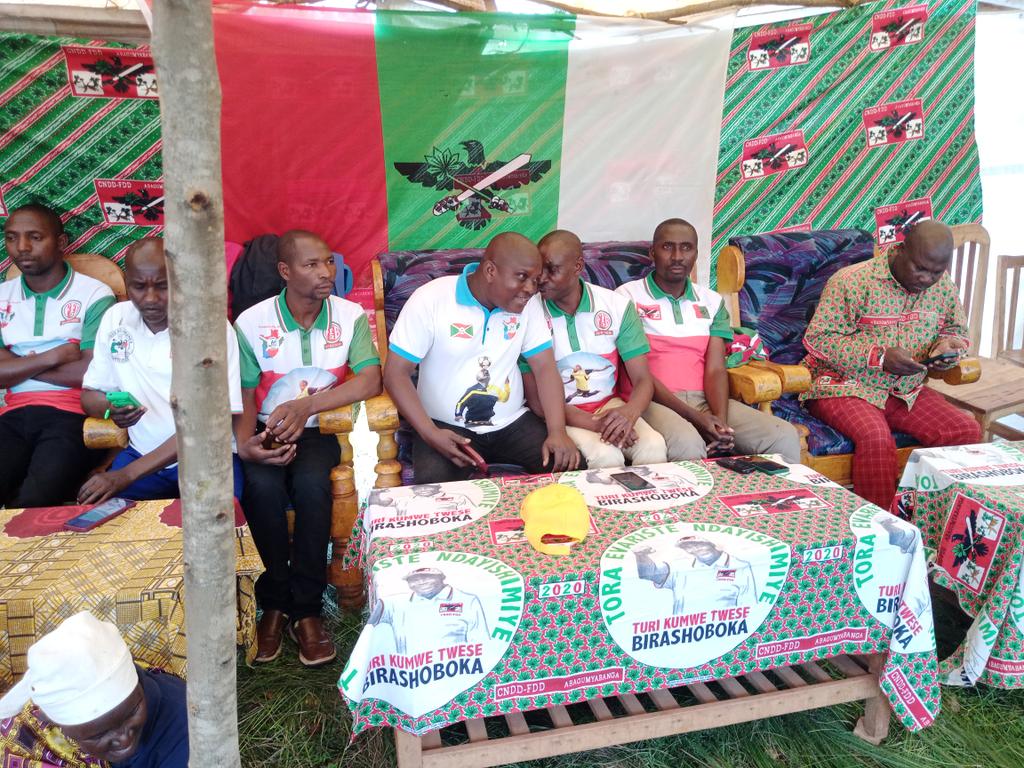 #vumbi le1/12/2024,umunyamabanga wumugambwe @cnddFdd wazone #vumbi ,#kirundo Ndabarushimana Ezéchiel nabobarikumwe bagendeye kumutumba wa kabuye aho bibukije abagumyabaga kwitabira amatora ya 2025
