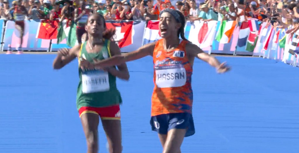 Hardloopnieuws's tweet image. Olympisch kampioene Sifan Hassan is als eerste Nederlandse wereldatlete van het jaar geworden.Ze werd bij het atletiekgala van de mondiale atletiekbond World Athletics verkozen
hardloopnieuws.nl/hassan-als-eer… #hardloopnieuws