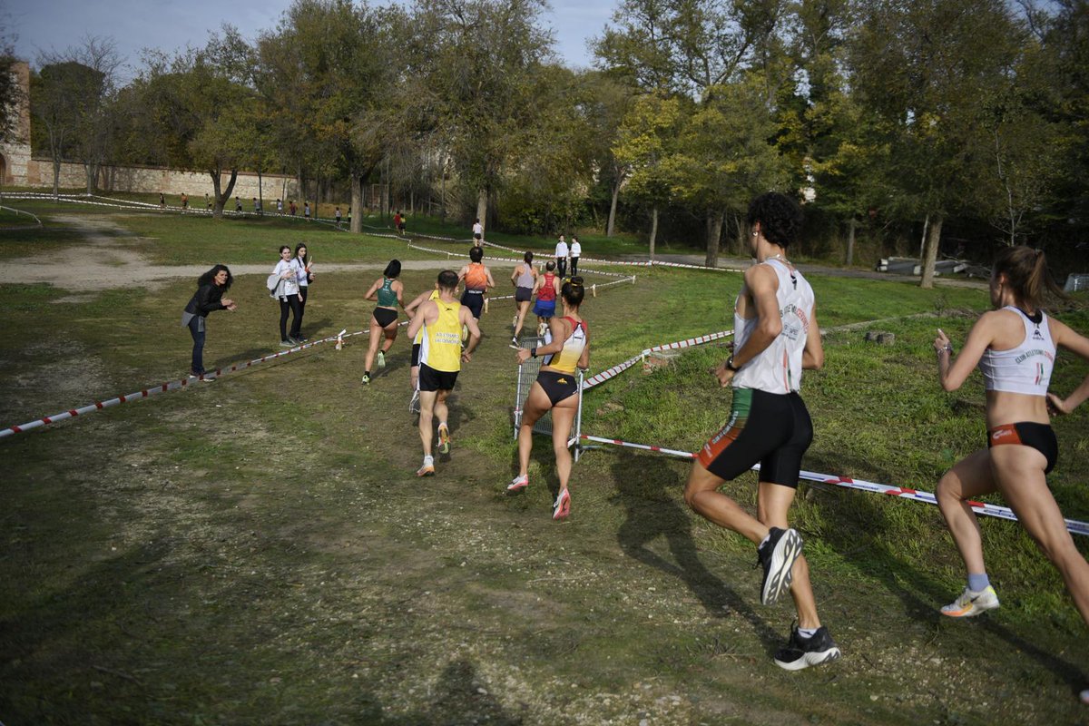 DEPORTE |
🏃‍♀️🏃‍♂️ Fantástica mañana de deporte en el recinto amurallado de la Huerta del Obispo con la celebración del VI Cross Nacional ‘Aniversario Alcalá Patrimonio Mundial’, que organizan el Club Atletismo <a href="/cervantesatl/">Club de Atletismo Cervantes</a> y el Ayuntamiento de Alcalá de Henares.

El teniente de