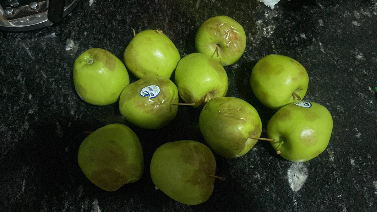 TheChideraMuoka's tweet photo. How my dream of stewed apples are going thanks to @chowdeck @ChowdeckSupport https://t.co/KxvGL4F8u7