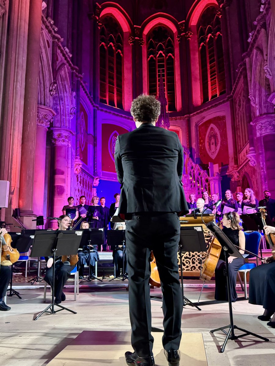 LeDyslexicMedic's tweet photo. A maestro in motion, conducting Handel’s Messiah against the majestic backdrop of Gorton Monastery. The vibrant hues & soaring notes created an unforgettable symphony of sight & sound🎻🎼 #GortonMonastery #HandelsMessiah #ManchesterConcert #LiveMusic #photo #iphoto #photography https://t.co/o6GsnVR2Va