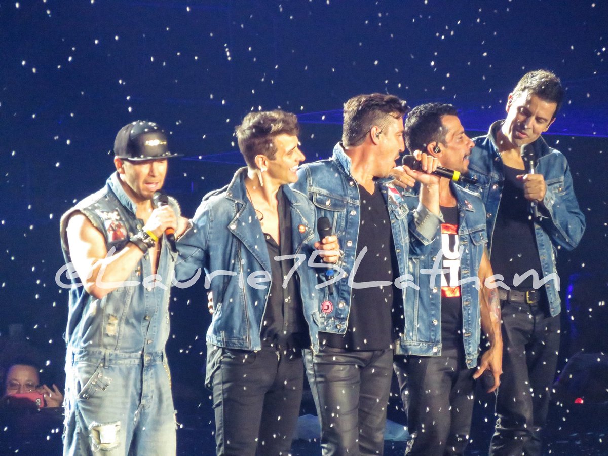 lacah_12's tweet image. Happy #firstsundayofadvent Let&apos;s celebrate to enter in the #holidayseason month the #BHFamily #bhsisters #JonGirls #JonathanKnight #JordanKnight 🫶🏻Like each year in my little South &quot;I&apos;m dreaming of a white Christmas&quot;💜 #BHLove 💞 #StillKids 🫂 #BetterDays 💞 #loveeternal 💜♾