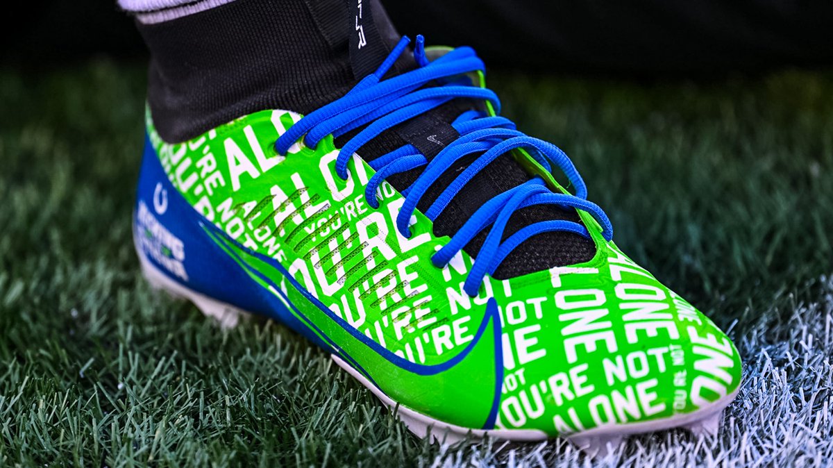 KickingStigma's tweet photo. Talking mental health awareness with our shoes today. 💙💚

#KickingTheStigma x #MyCauseMyCleats https://t.co/i4UlGaYCeM