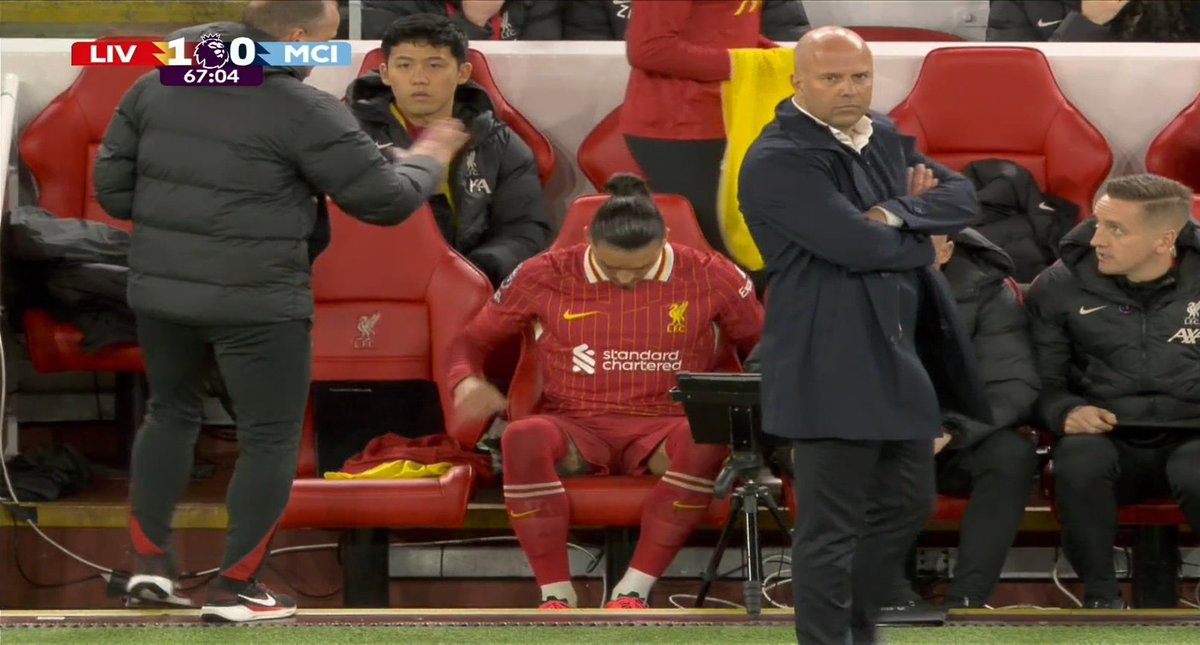 LFC_gazzer's tweet photo. Nunez is coming on. #LIVMCI https://t.co/2JIE6y6H4w