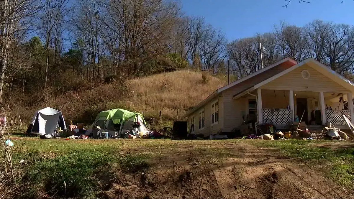 mattvanswol's tweet image. FEMA seems to be very confused why the people of #WNC are choosing to NOT use the hotel vouchers they are handing out...

Let me explain:

a) You&apos;re living in Swannanoa NC when the river rises 22 feet and sweeps away your home and 2 vehicles.

b) You have a family of 4 depending…