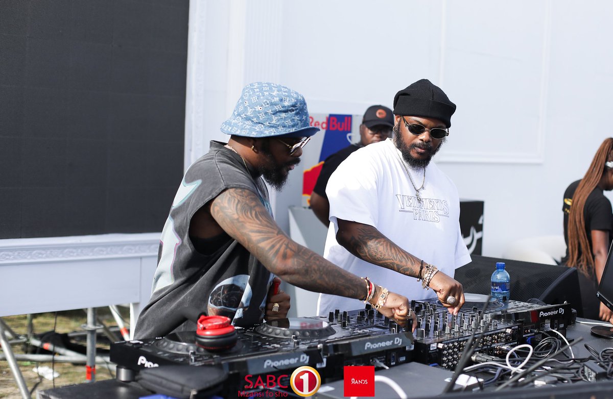 Spotlight on greatness. Thanks to Major League for bringing the heat to the
RANDS stage! #PureMagic #MusicLoversUn