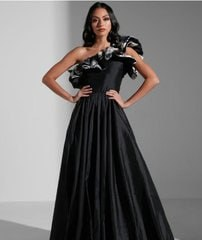 Angel_0255's tweet image. This versatile piece is perfect for any occasion, making you the epitome of elegance and sophistication. Don't just wear a dress, make a statement with our masterpiece. #DesignerFashion #LuxuryStyle #ElevateYourWardrobe