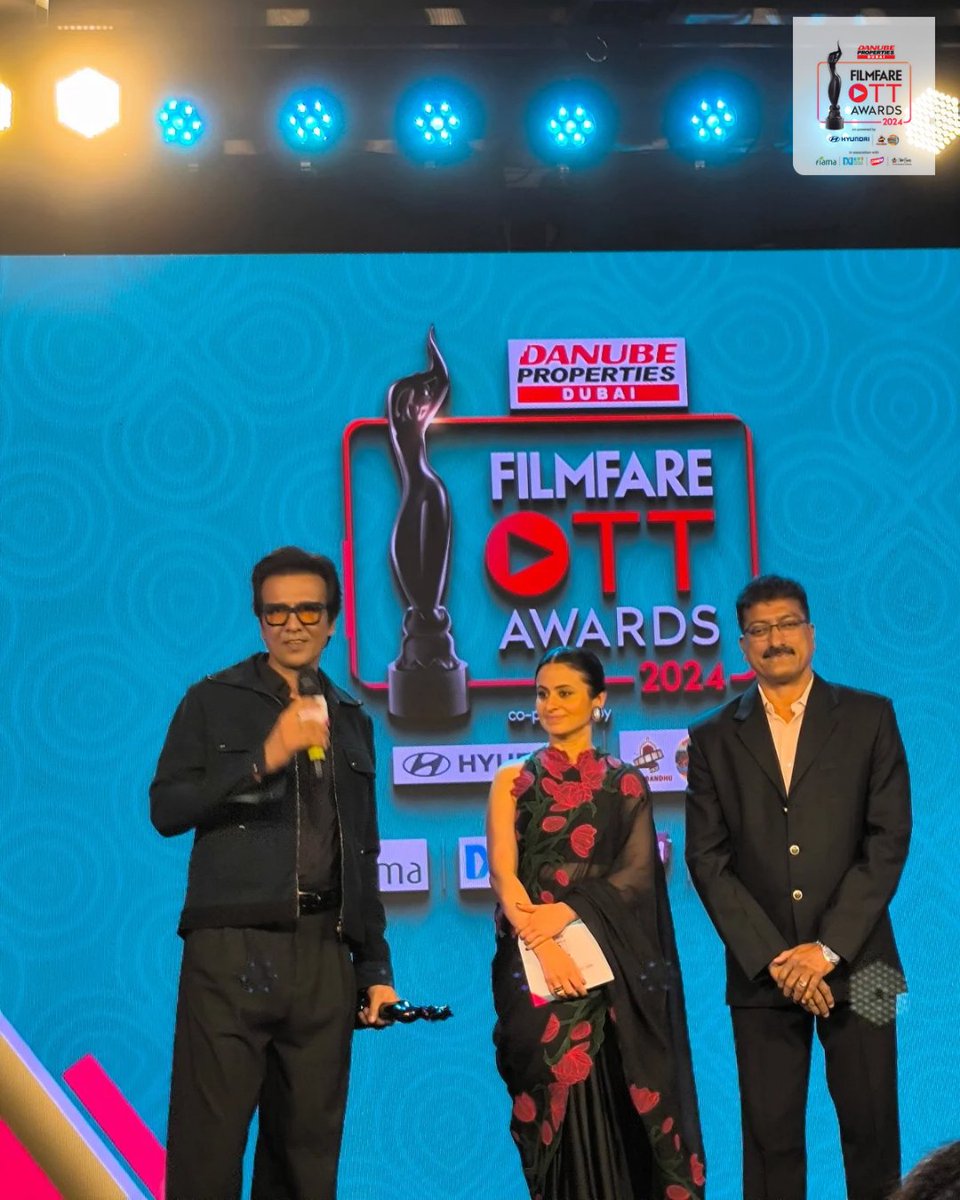 filmfare's tweet photo. Congratulations! 

The Filmfare Award for Best Actor, Series, Male Critics’: Drama goes to #KayKayMenon for #BambaiMeriJaan at the #DanubePropertiesFilmfareOTTAwards2024

#FilmfareOTTAwards2024 #FilmfareOTTAwards #Filmfare

@danubeprop @HyundaiIndia @FiamaIndia @uptourismgov https://t.co/JBjGas0z3v