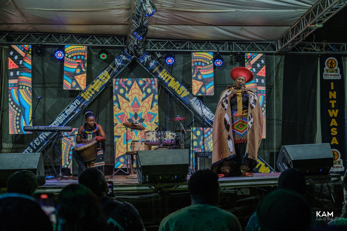 I always try and dress up for the stage. This was the Women Wine and Words look last Friday at Intwasa Arts Festival.