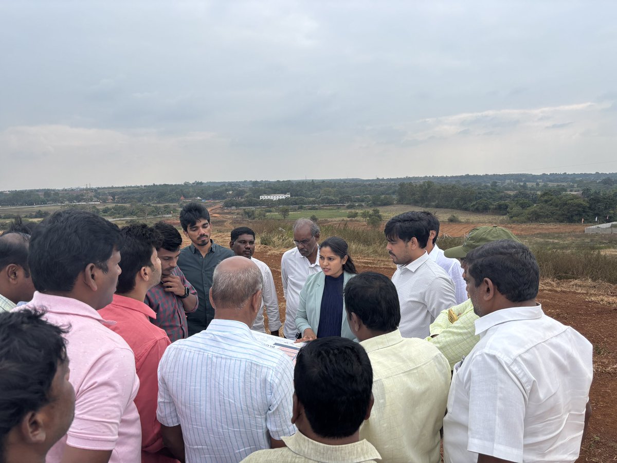 KomaliNaik's tweet image. “Success in real estate starts with a keen understanding of the property, the team, and the vision—today, we visit to make that vision a reality.” @ myron’s dynasty mannaguda and western Blossoms Shankarpalli #myronhomes #myrondynasty #vikarabad #shankarpally #hydrealestate