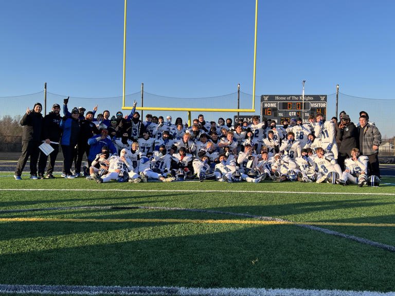 zainelian4's tweet photo. Feels great to be Regional Champs and honored to do it with this group of guys 🏆.

Stats: 220 rushing yards and 2 TDS 

https://t.co/PP1RBGvjxX Check out my Highlights https://t.co/HsxMdH4NiI