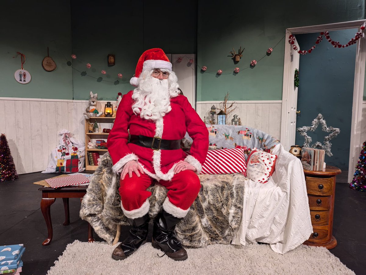 Thank you #FatherChristmas for making time in your busy schedule to come and see us today! Thanks to Elves Izzy &amp; Billy, and storyteller Amy. Oh, and thanks to <a href="/chattyian/">ChattyIan</a> for minding the reindeer 😉