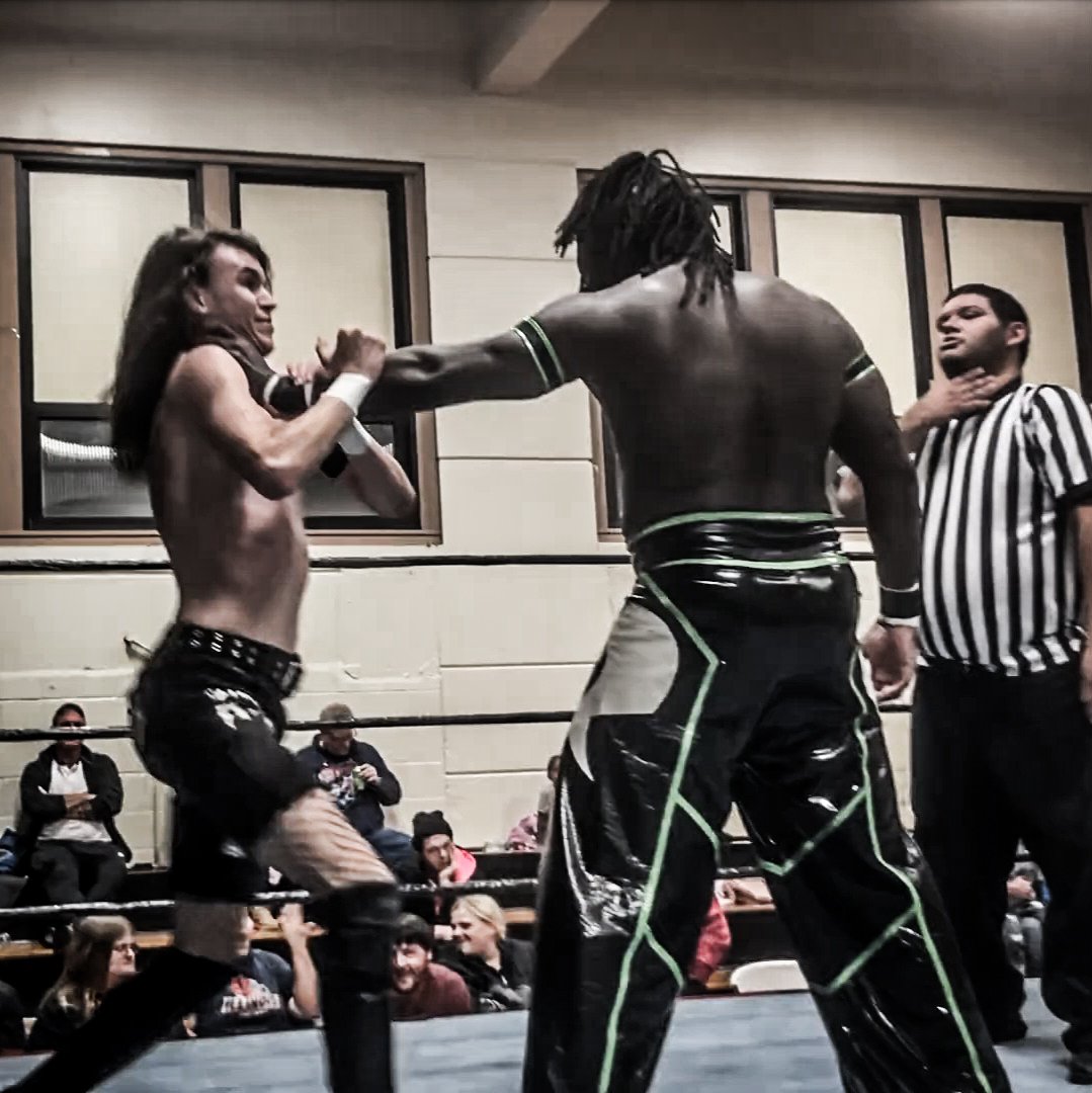 DaCobra_'s tweet photo. Last night @Zero1USAcom in Edgewood Illinois. I stepped into the ring with "The Death Wish" @anakinsadmurphy a very talented kid but... GOT TO GET HIS WEIGHT UP stepin to THE KING 👑
#dacobra #DACOBRAVID #prowrestling #zero1usa https://t.co/QZfg7XOa65