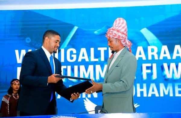 RedwanHussien's tweet image. That is the way. The government of FDRE has been keen on and making clarion call for peace. One of the factions of OLA has inked a peace deal with government of Oromia regional state. All others are expected to step up to the plate and follow suit.