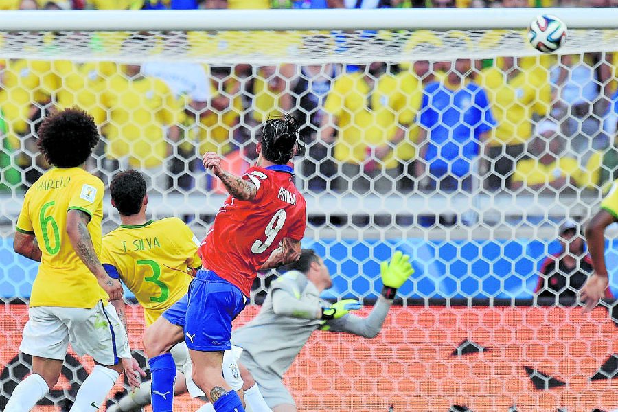 STJAMESSANN's tweet image. El gol errado más doloroso de cada selección 
Ejemplo