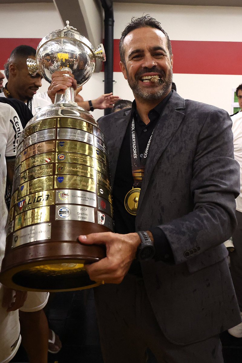 Botafogo's tweet photo. NÃO HÁ HISTÓRIA SEM CORAGEM! 🧠🏆 #TempoDeBotafogo 

📸 Vítor Silva/BFR https://t.co/lE3ZdbcFK5