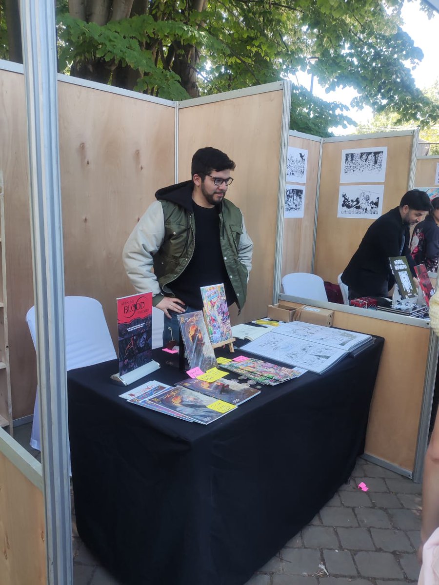 Yesterday, I had another glorious convention in my home city, where I got the chance to share more about my career, POLOSUR a group of artists I’m part of, and talk about When the Blood has Dried. Every person who sees the comic is amazed by it, and I’m so grateful for that.🍻🍻