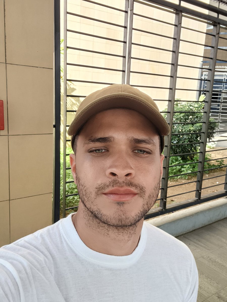 yefsohol's tweet image. Hoy me dijeron:  "tu te notas qué eres de esos que deja a uno con un trauma emocional, por eso es que estas soltero". Quede 🙃🤡.