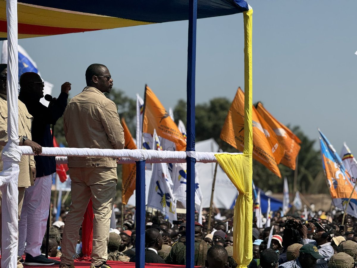 PatrickMuyaya's tweet image. #RDC : 50’ de vol pour passer d’un #Uele à un autre !!!

À #Buta dans le Bas-Uele, le Président de la République s’y est arrêté quelques heures dans le cadre de sa visite d’itinérance.

Il a fait le point de la concrétisation de ses six engagements dans ses interactions avec la
