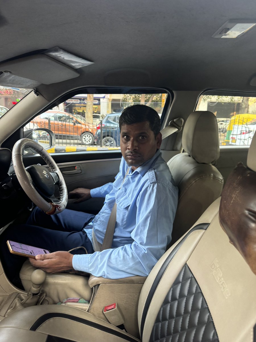 raginigauri__'s tweet photo. I am absolutely furious after my Uber ride from Saket to Janpath in New Delhi. The driver had the audacity to start a GROUP video call with FIVE MEN and pointed the camera at me without my consent! + , @Uber_India @dtptraffic @DelhiPolice @SwatiJaiHind @DCWDelhi https://t.co/6x6rlCMGMi