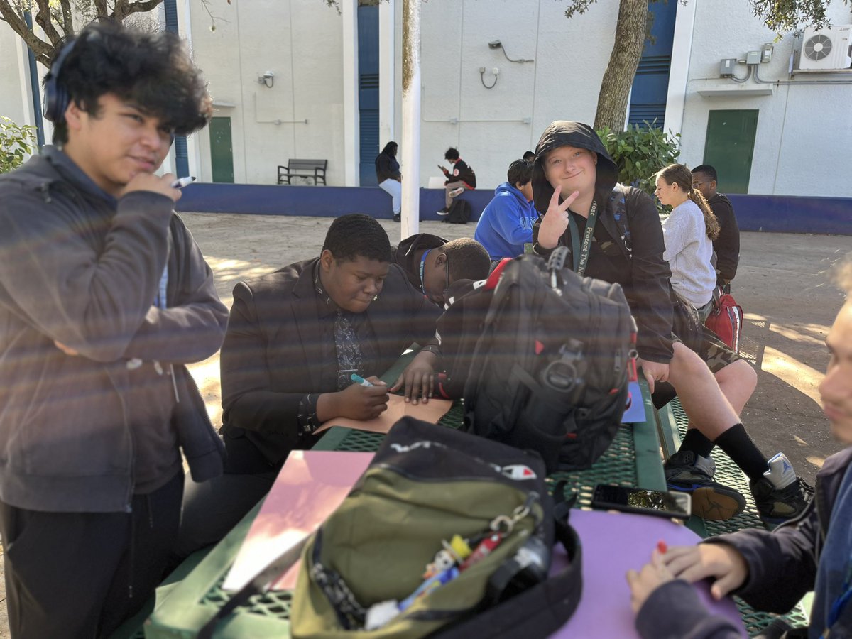 Creating, bonding, and soaking in the beautiful weather on the patio #coralspringshighschool
Grateful for moments like these and the blessing of being together again after Thanksgiving break 💚💙
#ColtsUnited