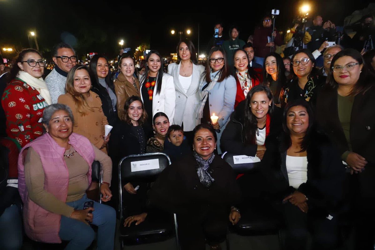 mariaruthzarate's tweet photo. #Vaniloquio 2024
Festival internacional 🔔 concierto de campanas
La Presidenta @TonantzinFdz de San Pedro #Cholula conservando costumbres y tradiciones. También entregó merecidos reconocimientos a los señores campaneros 👏🏻🔔 orgulloso poblano!
Estuvo acompañada de grandes https://t.co/7i7vWqK24q