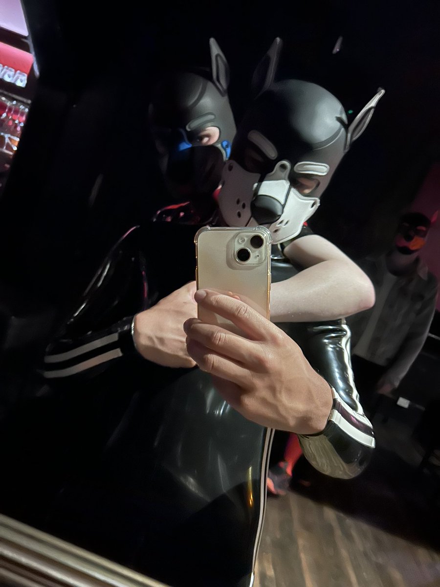 LatexPupChucky's tweet photo. More from pups night out with @LatexPupToro and @mikey_thorne
#Latex #rubberpups #nzpups https://t.co/nmGsjlbHuB