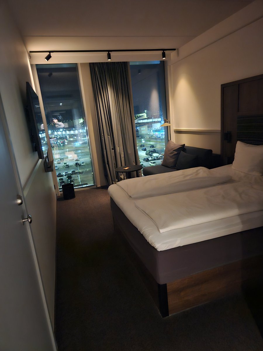 h_hkan's tweet photo. Delayed flight from Birmingham 🇬🇧
Early morning flight tomorrow back home to Stockholm,My hotel at Copenhagen Airport 🇩🇰 #ComfortHotel #Copenhagen https://t.co/3tqzMNcl0H