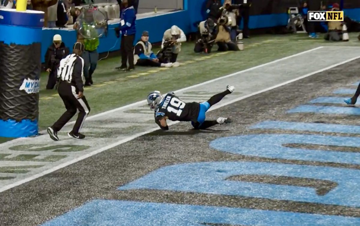 avl_mike's tweet photo. The ref is looking right at it. No excuse. https://t.co/r80ma7gI6y