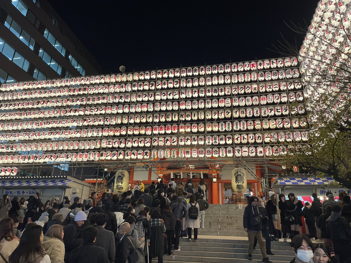 mluQh4KLcB93102's tweet photo. 先週の金曜日は会社のみんなと酉の市に行ってきました。
熊手も新調し、いよいよ2024も後少しだと実感しております。

にしても始めての酉の市いいですね！
熊手屋さんの通り���活気あふれる声を聞いてるだけで活力がもらえました！ https://t.co/ZOcW1CrqLT