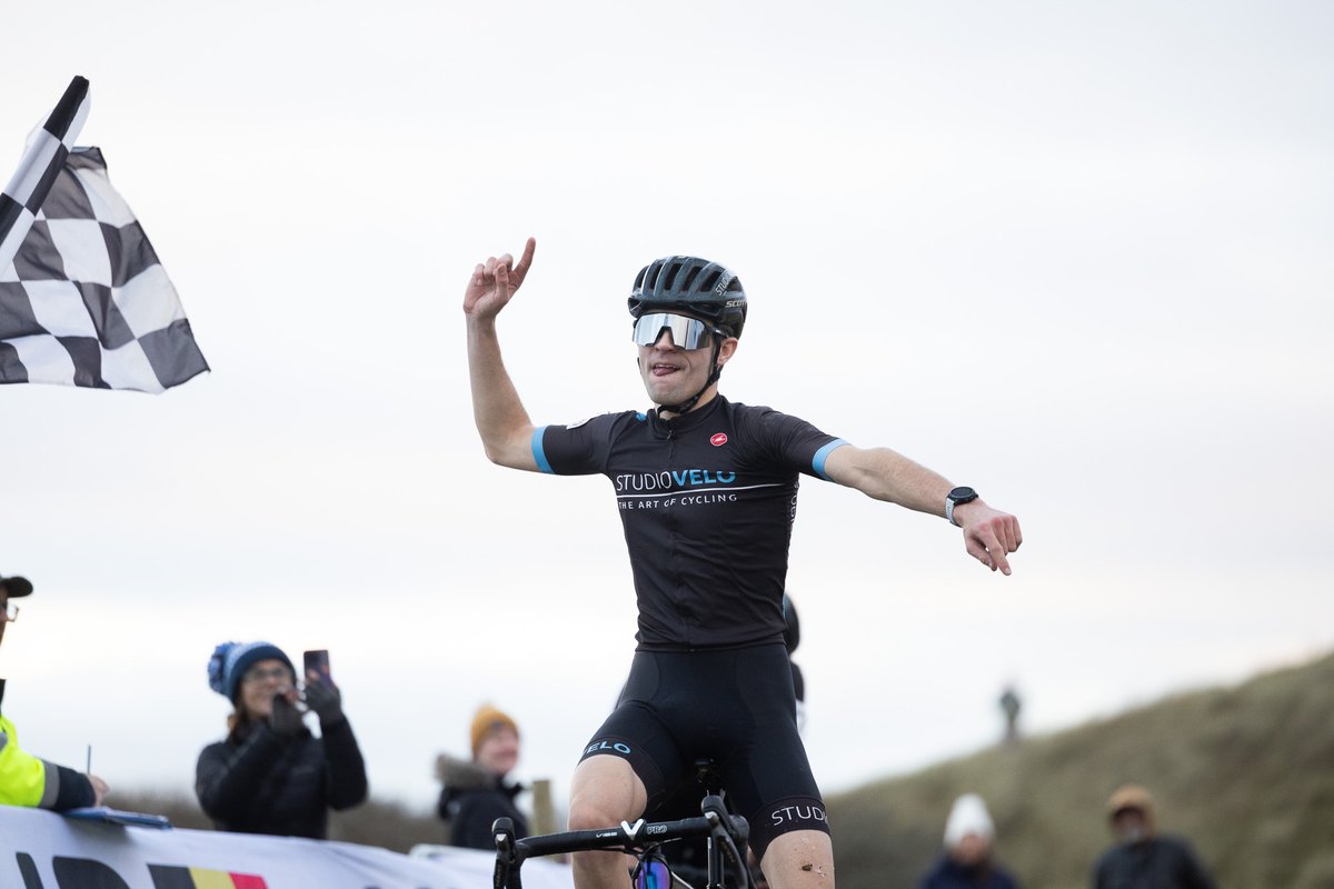 Anna Flynn and Lewis Martin were crowned Queen and King of the Dunes at the Scottish National Cyclocross Championships on a windswept Irvine Beach.

Read the full report from Irvine on our website:

scottishcycling.org.uk/news/flynns-th…