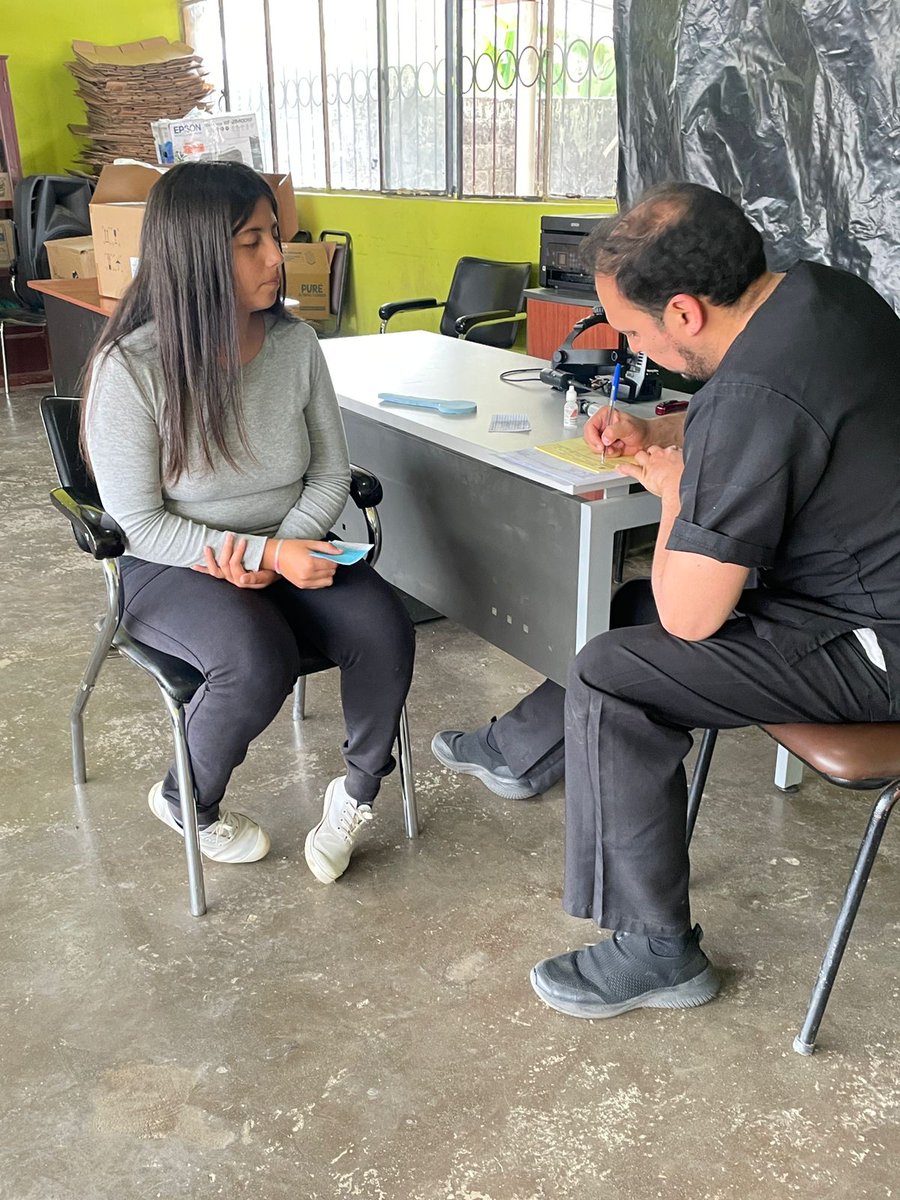 SaludPichincha's tweet photo. ‼️Servimos con pasión para una salud de calidad ‼️
🤝 Nos articulamos con @saludquito, el grupo de voluntariado de ex alumnos del @CSGQuito y líderes comunitarios para brindar atención en Meridiano, sector de Palma Real, Nanegalito, al noroccidente de #Quito. 
#MSPEnTerritorio https://t.co/YAEIcBTs60