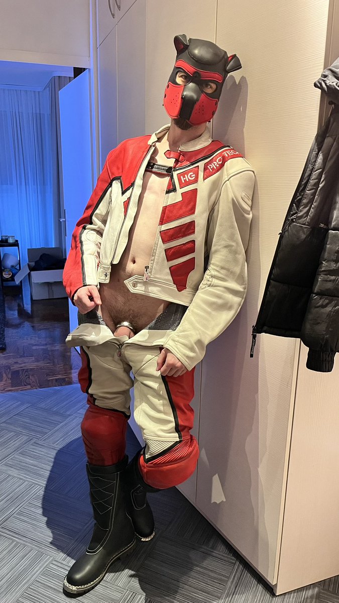 Leather biker gear. Da i to probamo, i mogu reči - jebeno 😈 #leather #kinky #crokink #cockring #humanpup