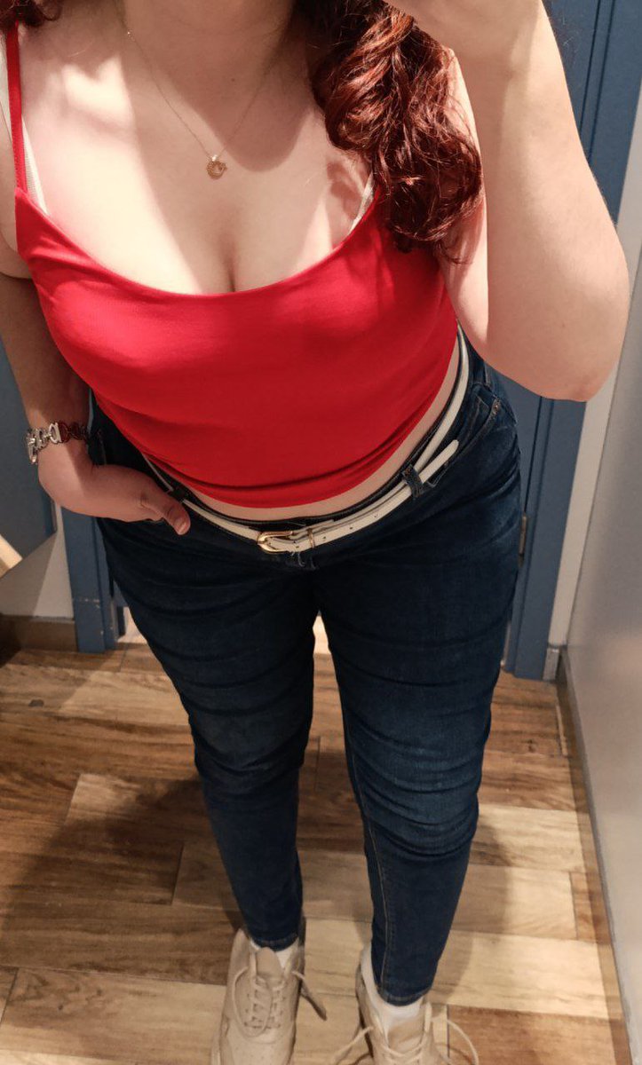 Çiçeğim nasıl buldunuz hoş sohbet olanlar dmye gelebilir tek erkekler lütfen uzak dursun