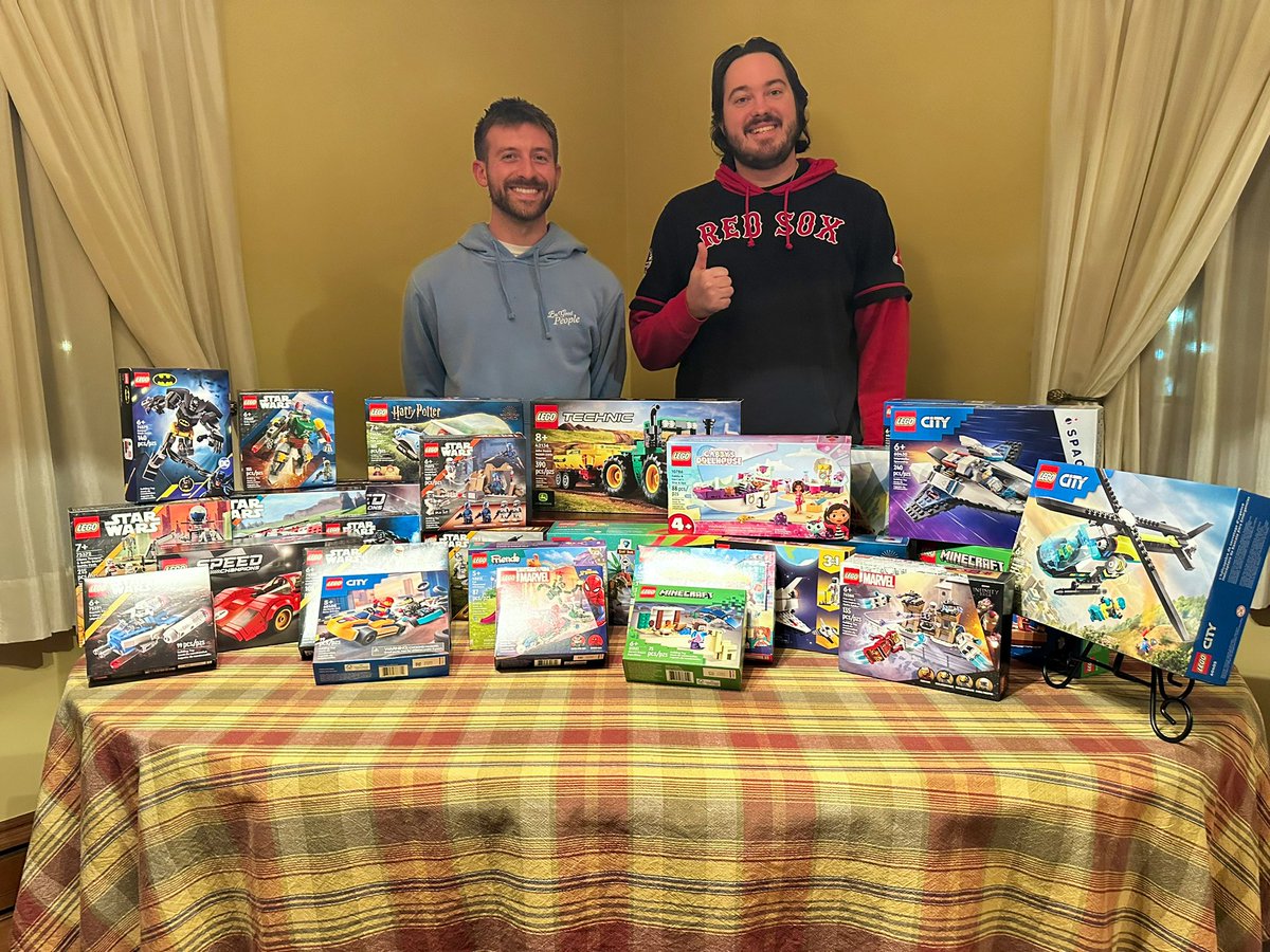 For the third consecutive year, Marshal and Turner were able to spread some Christmas spirit in the Berlin area by buying Legos to donate to the Berlin Elementary School Lego League and the Berlin Food Pantry! 🎁